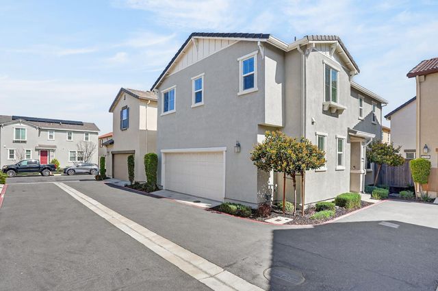 8212 Kramer Ranch Ln, Elk Grove, CA 95758