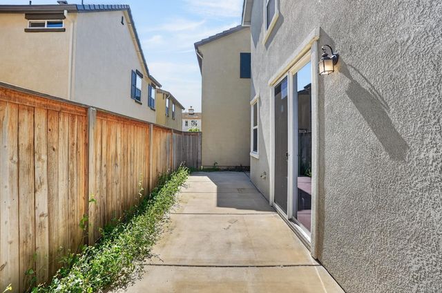 8212 Kramer Ranch Ln, Elk Grove, CA 95758