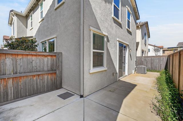 8212 Kramer Ranch Ln, Elk Grove, CA 95758