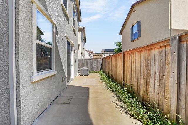 8212 Kramer Ranch Ln, Elk Grove, CA 95758