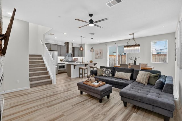 8212 Kramer Ranch Ln, Elk Grove, CA 95758