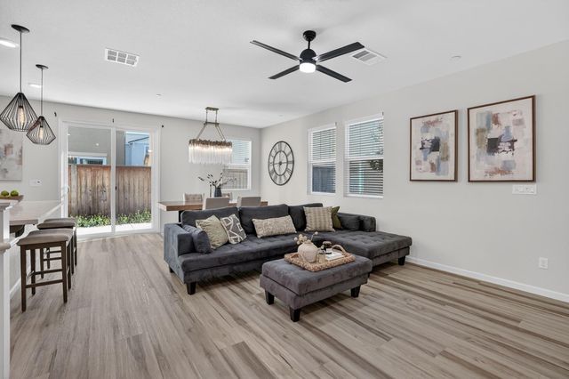 8212 Kramer Ranch Ln, Elk Grove, CA 95758