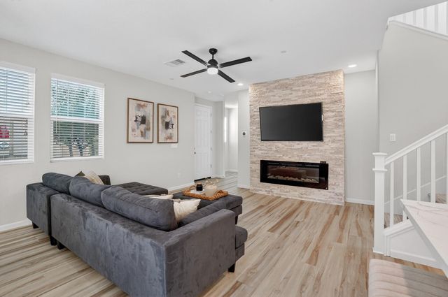 8212 Kramer Ranch Ln, Elk Grove, CA 95758