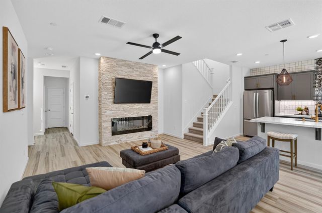 8212 Kramer Ranch Ln, Elk Grove, CA 95758