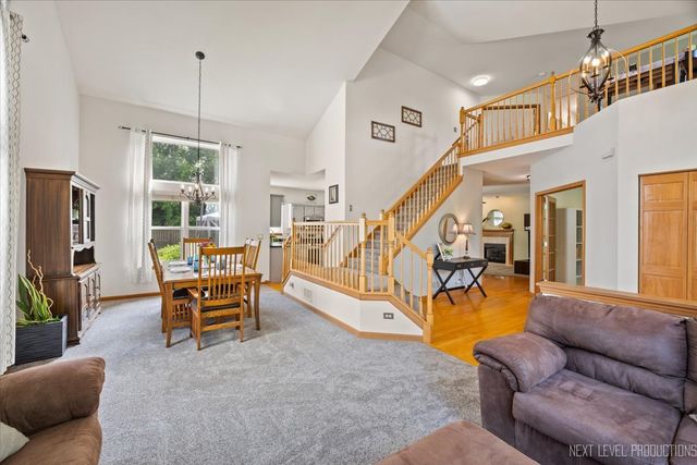 1949 PINNACLE Drive, Aurora, IL 60502