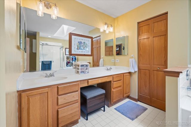 1949 PINNACLE Drive, Aurora, IL 60502