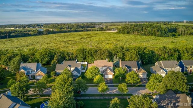 1949 PINNACLE Drive, Aurora, IL 60502