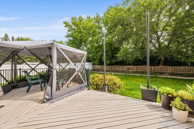 1949 PINNACLE Drive, Aurora, IL 60502