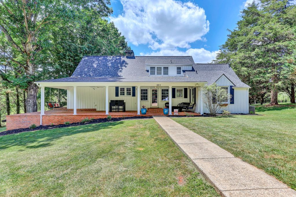 885 S MAIN ST, Rocky Mount, VA 24151
