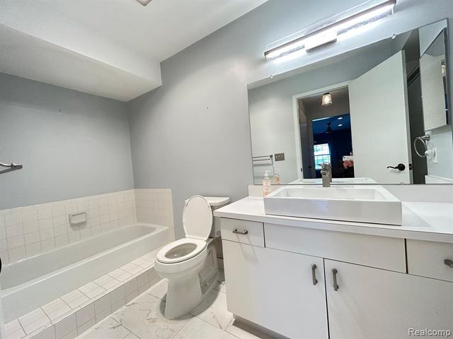 29657 Pine Ridge Circle, Farmington Hills, MI 48331