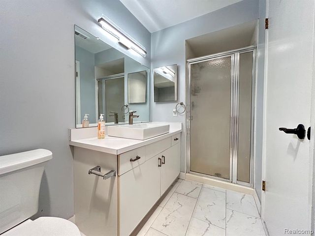 29657 Pine Ridge Circle, Farmington Hills, MI 48331