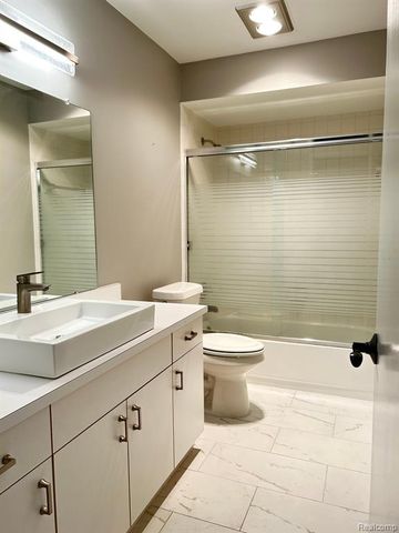 29657 Pine Ridge Circle, Farmington Hills, MI 48331