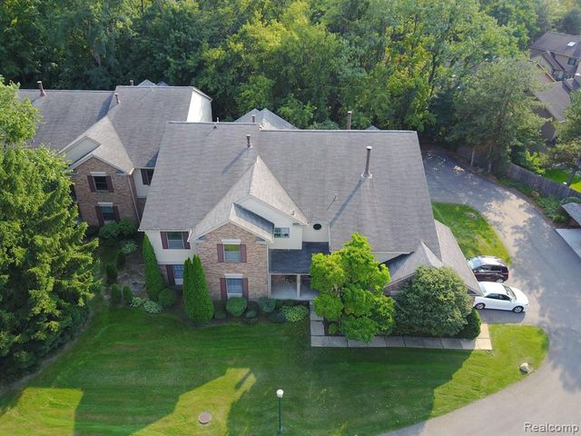 29657 Pine Ridge Circle, Farmington Hills, MI 48331