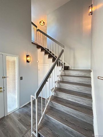29657 Pine Ridge Circle, Farmington Hills, MI 48331
