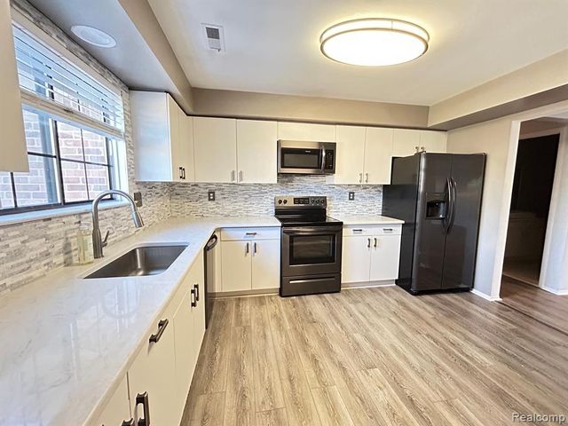 29657 Pine Ridge Circle, Farmington Hills, MI 48331