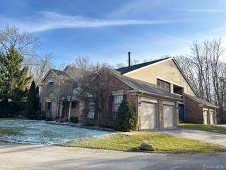 29657 Pine Ridge Circle, Farmington Hills, MI 48331