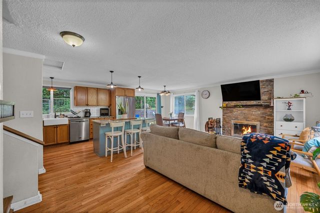 7622 234th Street SW, Edmonds, WA 98026