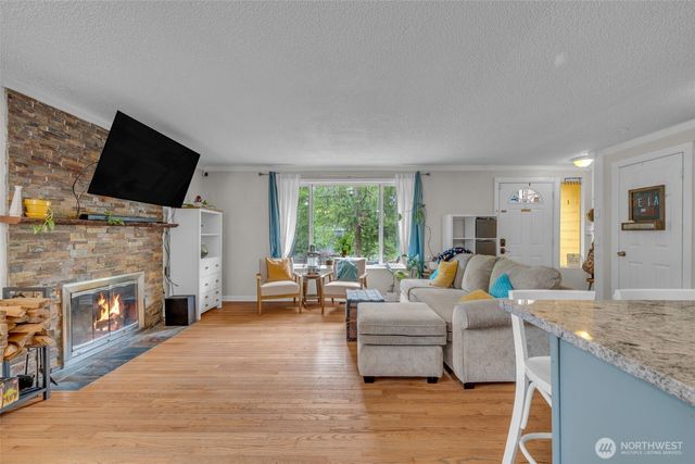 7622 234th Street SW, Edmonds, WA 98026