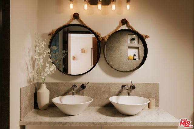 3019 Surry Street, Los Angeles, CA 90027