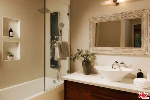 3019 Surry Street, Los Angeles, CA 90027