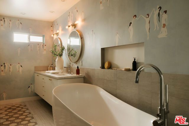 3019 Surry Street, Los Angeles, CA 90027