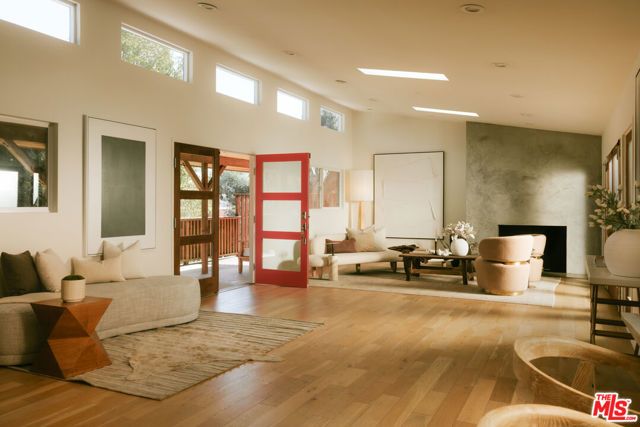 3019 Surry Street, Los Angeles, CA 90027