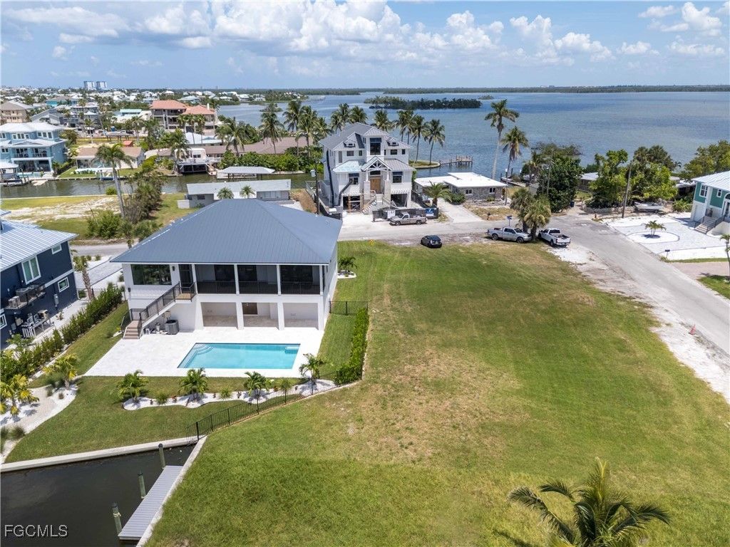2 Bayview BLVD, Fort Myers Beach, FL 33931