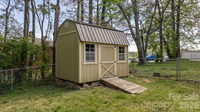 715 Main Street, Hudson, NC 28638
