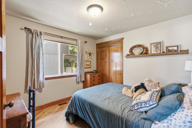 215 W Bristol Ave, Spokane, WA 99224