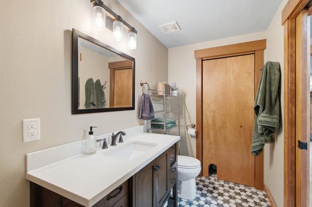 215 W Bristol Ave, Spokane, WA 99224