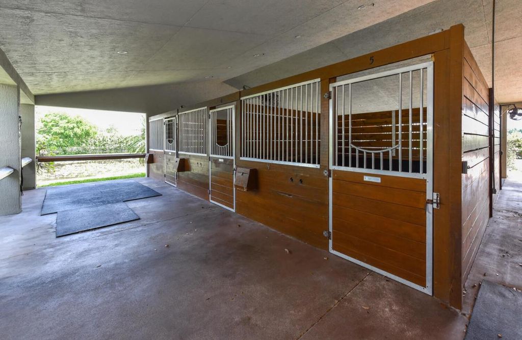 Image 10 of property listing at 2780 Skipiks Way, Wellington, FL 33470