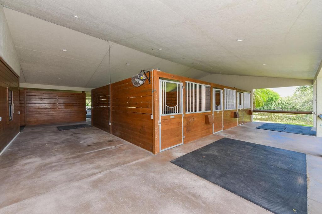 Image 12 of property listing at 2780 Skipiks Way, Wellington, FL 33470