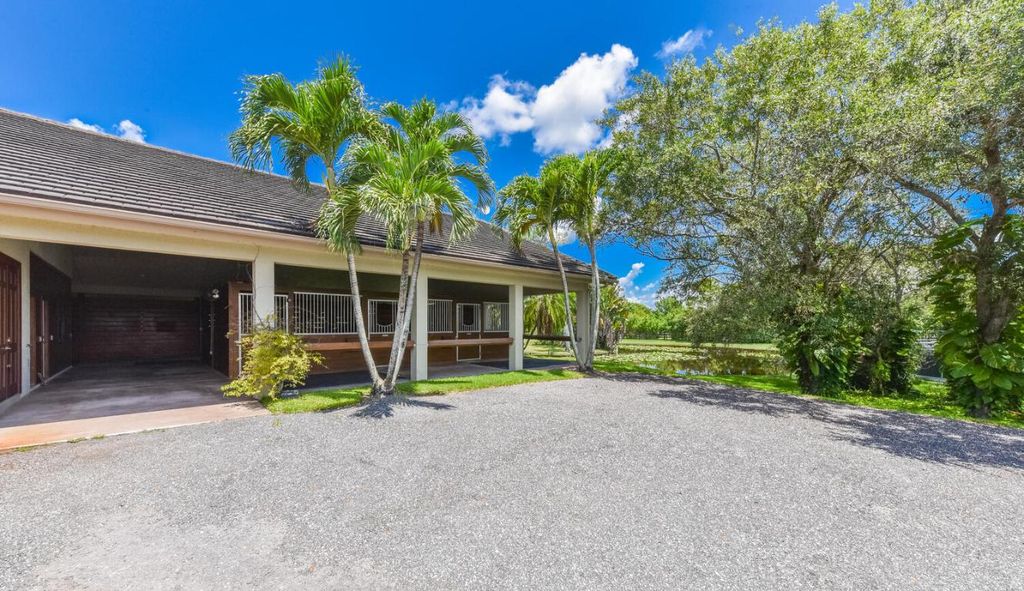 Image 13 of property listing at 2780 Skipiks Way, Wellington, FL 33470
