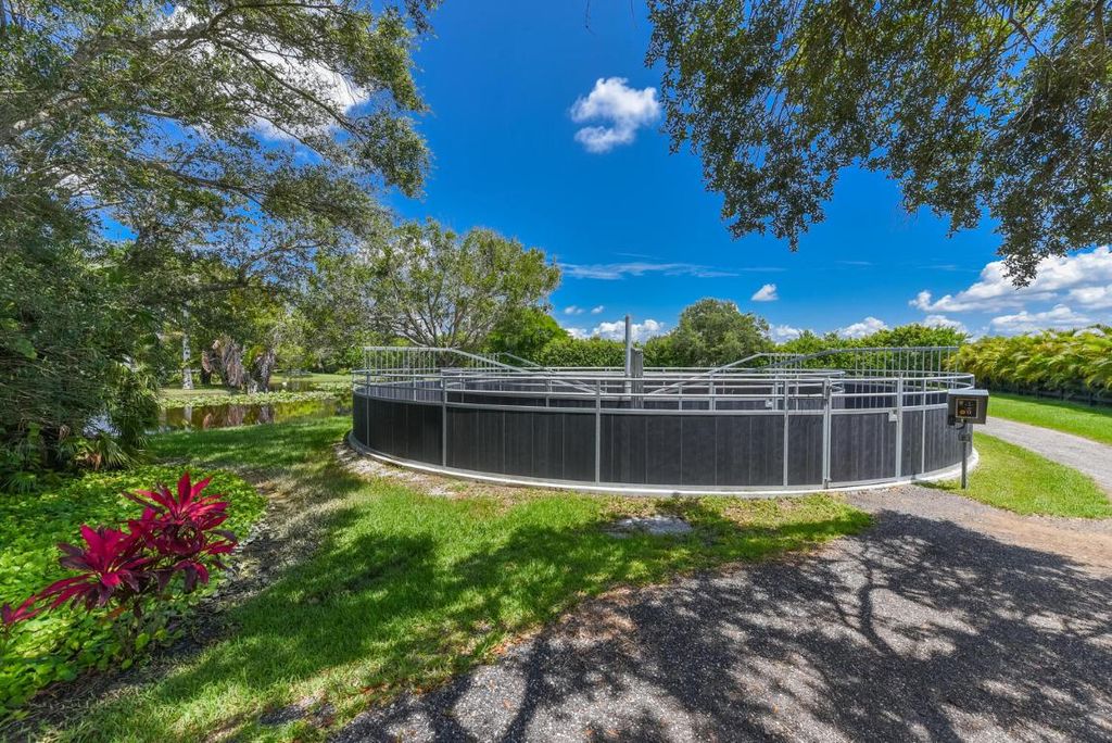 Image 15 of property listing at 2780 Skipiks Way, Wellington, FL 33470