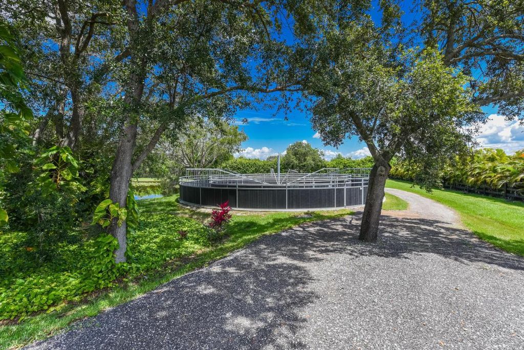 Image 16 of property listing at 2780 Skipiks Way, Wellington, FL 33470