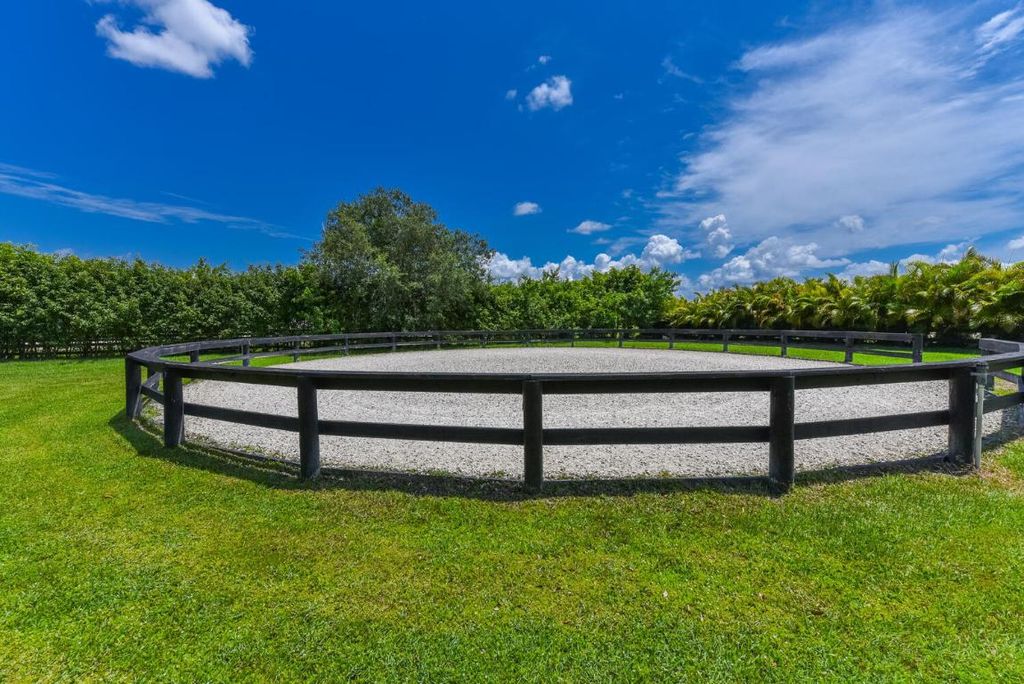 Image 19 of property listing at 2780 Skipiks Way, Wellington, FL 33470