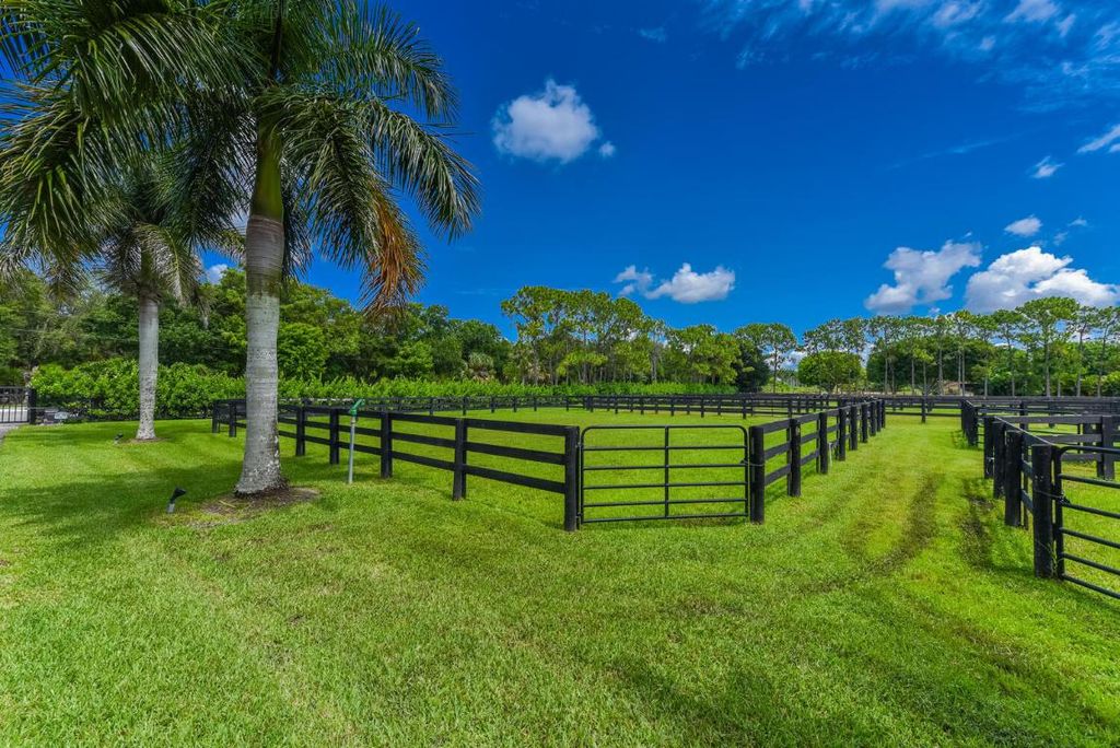 Image 25 of property listing at 2780 Skipiks Way, Wellington, FL 33470