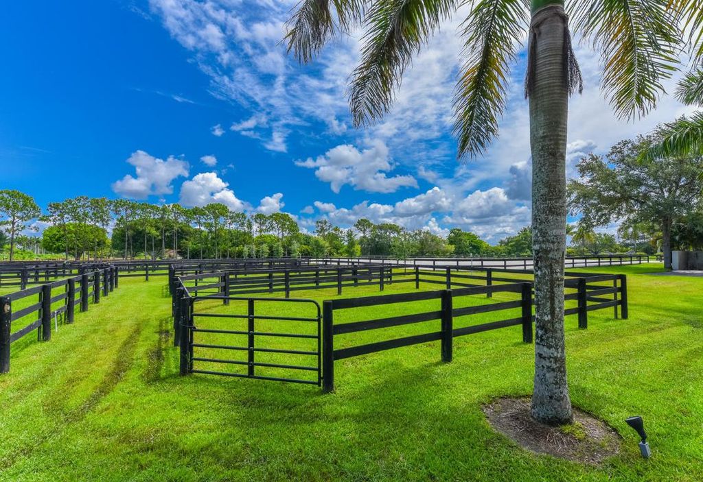 Image 26 of property listing at 2780 Skipiks Way, Wellington, FL 33470