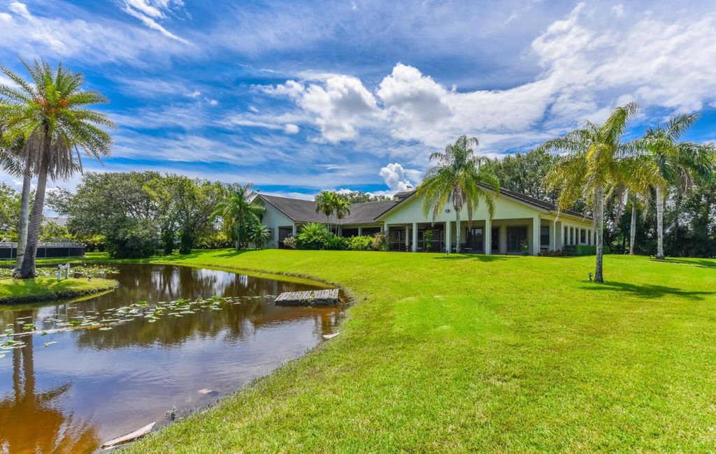 Image 29 of property listing at 2780 Skipiks Way, Wellington, FL 33470