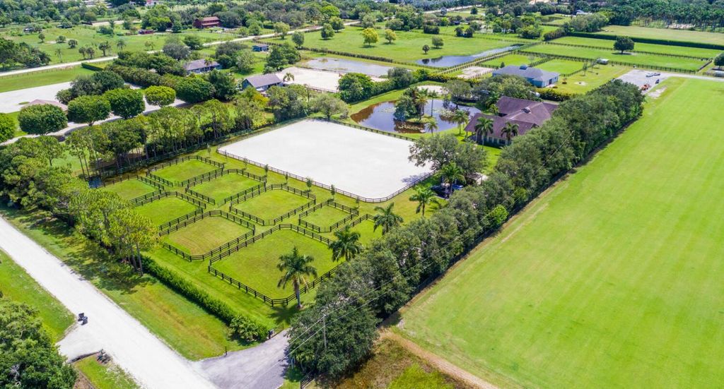 Image 35 of property listing at 2780 Skipiks Way, Wellington, FL 33470