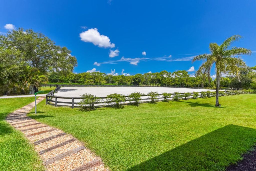 Image 4 of property listing at 2780 Skipiks Way, Wellington, FL 33470