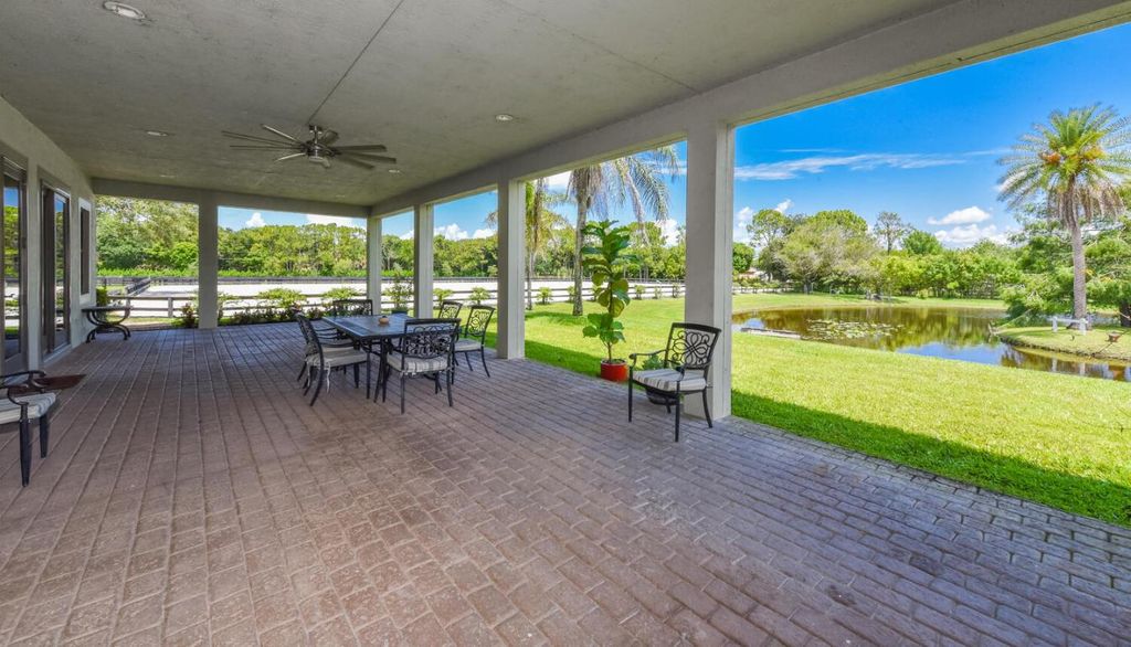 Image 9 of property listing at 2780 Skipiks Way, Wellington, FL 33470