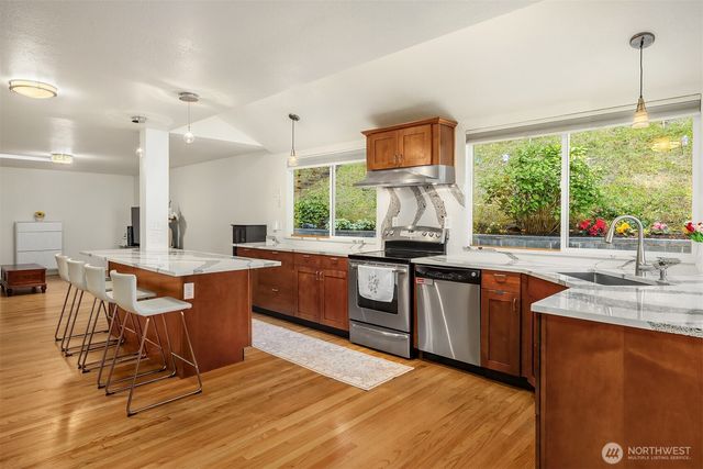 23424 100th Avenue W, Edmonds, WA 98020