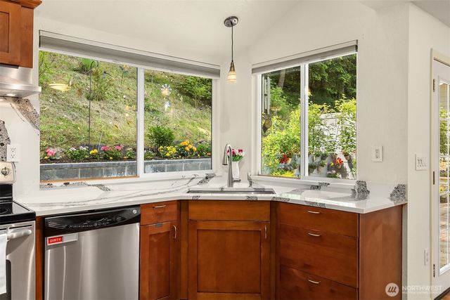 23424 100th Avenue W, Edmonds, WA 98020