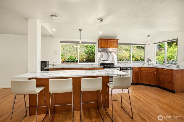 23424 100th Avenue W, Edmonds, WA 98020