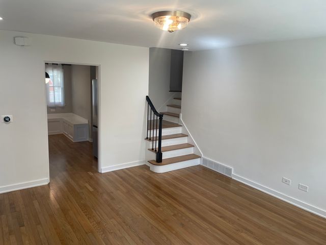 117 E 6th Avenue, Naperville, IL 60563