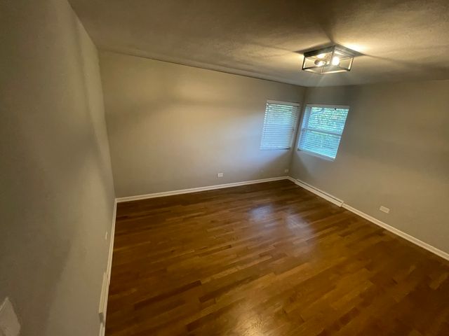 117 E 6th Avenue, Naperville, IL 60563