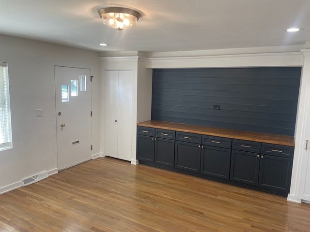 117 E 6th Avenue, Naperville, IL 60563