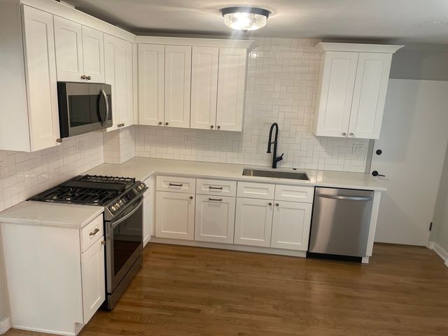 117 E 6th Avenue, Naperville, IL 60563