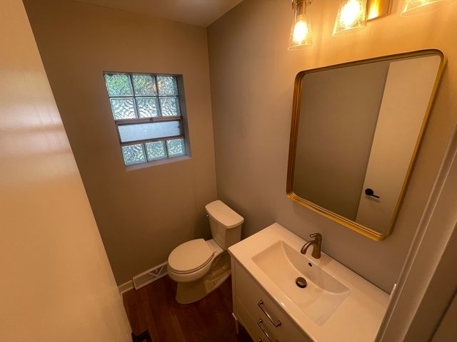 117 E 6th Avenue, Naperville, IL 60563